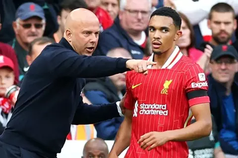 سلوت يطمئن جماهير ليفربول: تعويض رحيل أرنولد بدأ يظهر